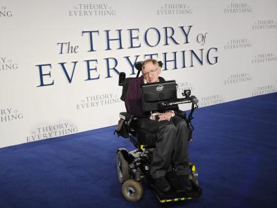 Ärzte hatten Hawking bereits vor etwa einem halben Jahrhundert vorausgesagt, dass er an der Muskelschwäche Amyotrophe Lateralsklerose (ALS) sterben werde. Foto: Facundo Arrizabalaga/EPA Stephen Hawking