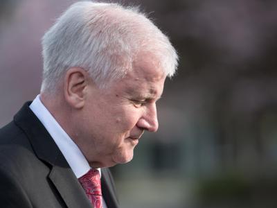 Der neue Innenminister Seehofer hatte seinen ersten Auftritt bei den Tarifverhandlungen im öffentlichen Dienst. Foto: Ralf Hirschberger Seehofer