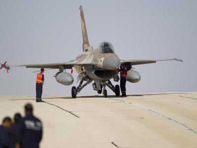 F-16-Kampfjet der israelischen Luftwaffe auf einem Militärflughafen bei Eilat. Foto: Ariel Schalit/AP Israelischer F-16-Kampfjet