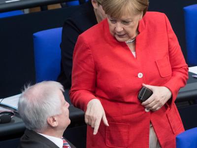 Gegenspieler in der Asylpolitik: Bundeskanzlerin Angela Merkel und Horst Seehofer. Bundestag