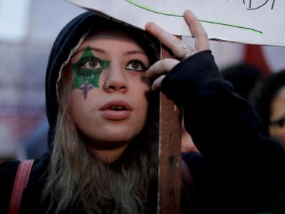 Zehntausende Menschen hatten sich während der 16-stündigen Debatte auf den Straßen von Buenos Aires zum Protest versammelt. Gegen Abtreibungen