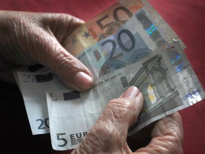 Es soll eine deutliche Rentenerhöhung von 3 bis 3,5 Prozent im Westen geben, in Ostdeutschland sollen die Renten sogar um 0,7 Punkte mehr steigen. Mehr Geld