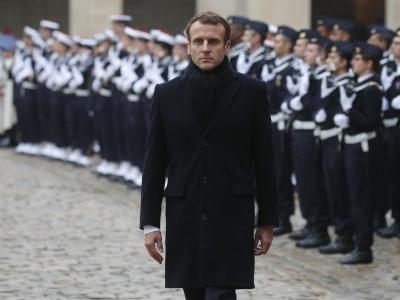 Frankreichs Präsident Emmanuel Macron hat die angekündigten Steuererhöhungen auf Benzin und Diesel für das gesamte Jahr 2019 ausgesetzt. Emmanuel Macron