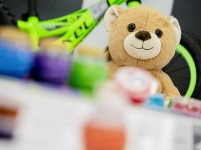 Der vernetzte Teddybär war der Stiftung Warentest wegen der ungesicherten Funkverbindung zwischen Smartphone und Spielzeug negativ aufgefallen. Teddybär