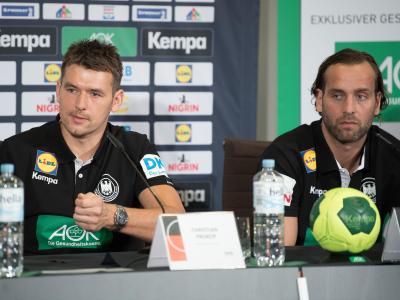 Handball-Bundestrainer Christian Prokop (l) und DHB-Torhüter Silvio Heinevetter erwarten starke Brasilianer. Fokussiert