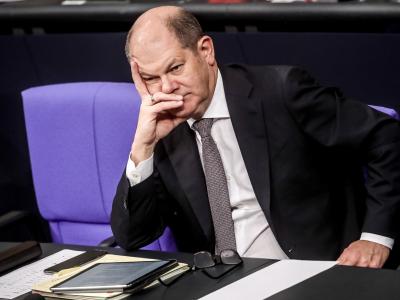 Bundesfinanzminister Olaf Scholz verfolgt Ende November im Bundestag eine Debatte zum Haushaltsgesetz-Entwurf. Bundesfinanzminister Scholz