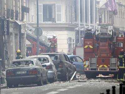 Feuerwehrleute am Ort der Explosion in einer Bäckerei in der Rue de Trévise im Zentrum von Paris. Explosion in Paris