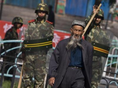 Von Sicherheitskräften beobachtet: Ein Angehöriger der uigurischen Minderheit in China. Uigure in China