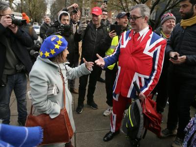 Dafür und dagegen: Nicht nur das britische Parlament ist in Sachen Brexit heillos zerstritten. Ein tiefer Riss geht auch quer durch die Bevölkerung. Pro und contra