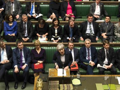 Theresa May (M) spricht vor dem britischen Parlament. Rede im Parlament