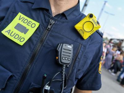 Bodycams wirken in aufgeheizten Situationen oft deeskalierend. Doch was geschieht mit den Aufnahmen? Bodycam