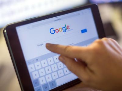 Plattformen wie Google News sollen für das Anzeigen von Artikel-Ausschnitten in ihren Suchergebnissen künftig Geld an die Verlage zahlen. Google