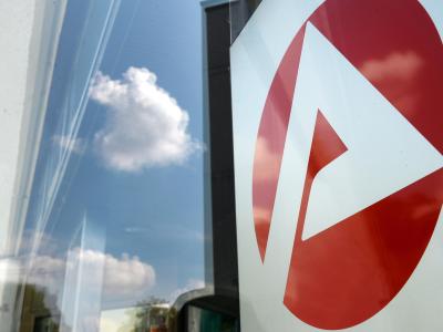 Logo eines Jobcenters. Die Jobcenter sollen zuletzt rund 290 000 Menschen mit einem falschen Status an die BA-Statistik gemeldet - das sind 8,6 Prozent der Leistungsempfänger. Agentur für Arbeit