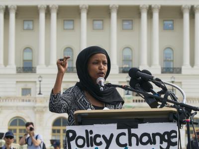 Die demokratische Abgeordnete Ilhan Omar Mitte März bei einem Auftritt vor dem Kapitol. Ilhan Omar