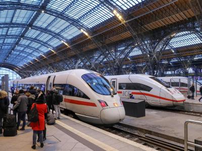 Der Andrang auf ICE- und IC-Züge dürfte bei sinkenden Ticketpreisen weiter zunehmen. Deutsche Bahn