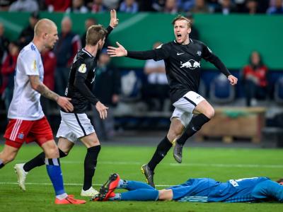 RB-Spielmacher Emil Forsberg (M) feiert mit Timo Werner sein Tor zum 3:1. Entscheidung