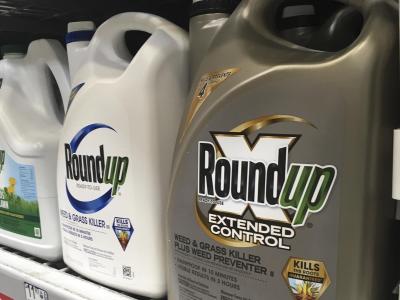 Das Unkrautvernichtungsmittel «Roundup» in einem Ladenregal in San Francisco. Roundup