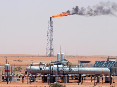Technische Anlagen auf einem Ölfeld in Saudi-Arabien. Ölfeld in Saudi-Arabien