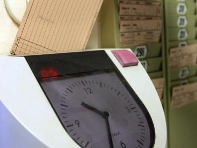 Das Telefonat mit dem Chef nach Feierabend, die dienstliche Email im Pyjama beim Frühstückskaffee - all das soll künftig als Arbeitszeit abgerechnet werden. Stechuhr