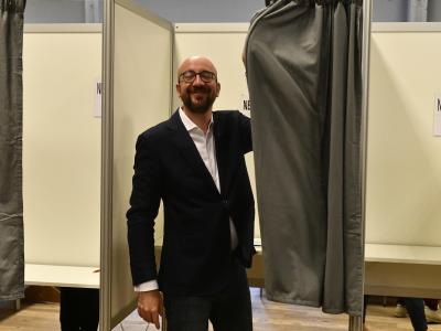 Charles Michel, Premierminister von Belgien, bei der Stimmabgabe in einem Wahllokal in Limal. In Belgien findet zeitgleich mit der Europawahl die Parlamentswahl statt. Parlamentswahl Belgien