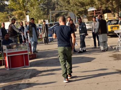 Mohammad Hashemi (M.), ein abgelehnter Asylbewerber aus der Unruheprovinz Helmand, nach der Landung in Kabul. Abgeschobene Asylbewerber in Kabul