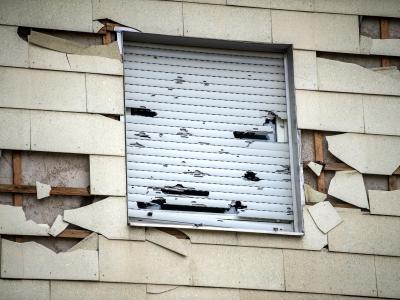 In mehreren Orten im Großraum München wurden durch den Hagel Fassaden und Fenster zerstört. Fassade
