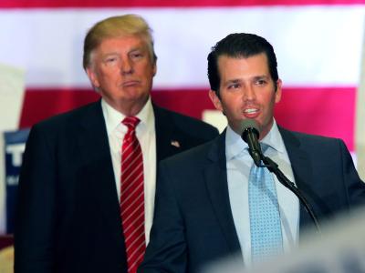 Die Schlagzeilen rund um die Russland-Ermittlungen wird US-Präsident Trump nicht los. Sein ältester Sohn Donald jr. (r.) muss in der Affäre nochmals im Senat aussagen. Vater und Sohn
