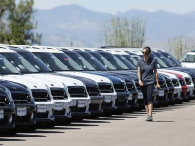 Unverkaufte Minis vom Modell Countryman bei einem US-Händler. Automarkt in den USA