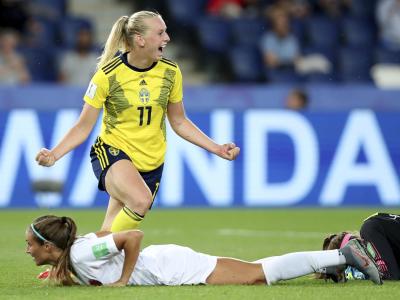 Schwedens Stina Blackstenius jubelt nachdem sie das 1:0 gegen Kanada erzielt hat. Schweden - Kanada