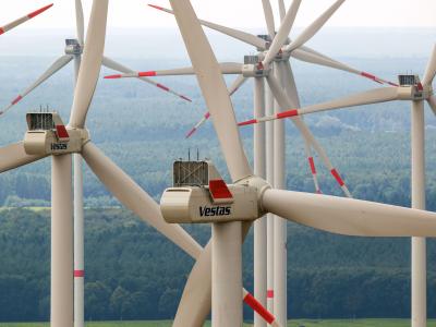 Am meisten Ökostrom produzierten mit 55,8 Milliarden Kilowattstunden Windräder an Land - sie lieferten 18 Prozent mehr als im ersten Halbjahr 2018. Windräder
