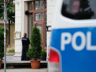 Mit mehr als 500 Beamten ist die Bundespolizei gegen bandenmäßige Scheinehen vorgegangen. Razzien gegen Scheinehen