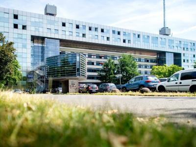 Das niedersächsische Landeskriminalamt in Hannover: Bei einem Einbruch in das Auto eines LKA-Beamten wurden Akten mit Daten von V-Leuten gestohlen. LKA Niedersachsen