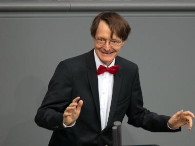 SPD-Fraktionsvize Karl Lauterbach bewirbt sich zusammen mit Umweltpolitikerin Nina Scheer als Team für den Parteivorsitz. Karl Lauterbach