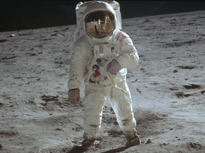 Der Astronaut Buzz Aldrin geht am 20. Juli 1969 auf der Mondoberfläche spazieren. Mondspaziergang