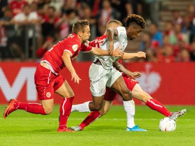 Torschütze und Vorbereiter beim Bayern-Sieg in Cottbus: Kingsley Coman (M). FC Energie Cottbus - FC Bayern München