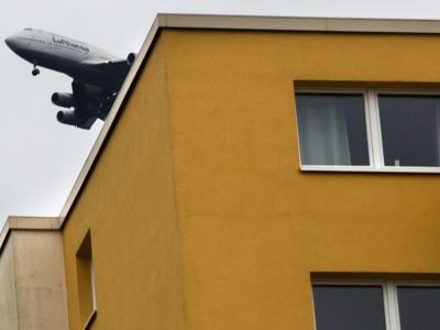Am meisten betroffen von Lärm und Abgasen sind Untersuchungen zufolge vor allem Menschen mit niedrigem Einkommen. Klimakrise setzt ärmeren Menschen am meisten zu