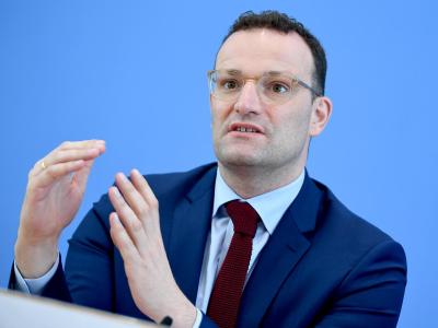 Jens Spahn (CDU) will mit dem Gesetzentwurf Geschäfte auf Kosten der Patienten unterbinden, wenn sie nach einem Aufenthalt im Krankenhaus zu Hause weiterbetreut werden. Gesundheitsminister Jens Spahn