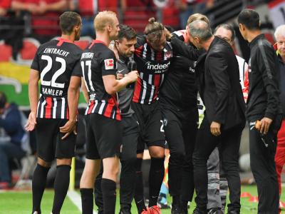 Die schwere Verletzung von Identifikationsfigur Marco Russ (M.) drückte die Stimmung bei der Eintracht. Marco Russ