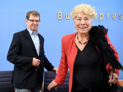 Die Politikwissenschaftlerin Gesine Schwan und Ralf Stegner, Vorsitzender der SPD-Fraktion in Schleswig-Holstein, kandidieren gemeinsam. SPD-Vorsitz