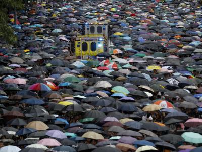 Trotz Drohungen aus Peking demonstrieren in Hongkong Tausende Demonstranten. Proteste in Hongkong