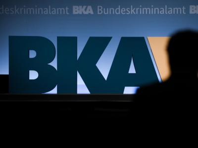 Mehr Personal, neuer Zuschnitt: Einem Medienbericht zufolge will sich das Bundeskriminalamt im Kampf gegen rechten Terror neu aufstellen. Bundeskriminalamt (BKA)