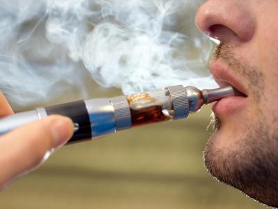Behörden in den USA prüfen einen Zusammenhang zwischen Lungen-Erkrankungen und dem Konsum von E-Zigaretten. E-Zigaretten