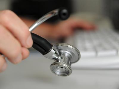 Der AOK-Bundesverband erwartet steigende Kosten etwa für die Vermittlung von Terminen beim Facharzt. Steigende Kosten im Gesundheitswesen?