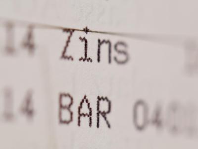Banken und Sparer müssen mit den Folgen des Zinstiefs noch lange leben. Zins