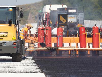 Damit etwa Straßen schneller gebaut werden können, sieht ein CDU-Papier Änderungen beim Planungsrecht vor. Straßenbau