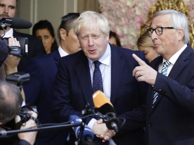 Boris Johnson zusammen mit Jean-Claude Juncker nach ihrem Treffen in Luxemburg. Treffen in Luxemburg