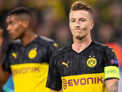 Dortmunds Marco Reus hadert mit seinem nicht verwandelten Elfmeter. Frust
