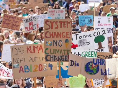 Teilnehmer der Klima-Demonstration Fridays for Future. Klima-Demonstration
