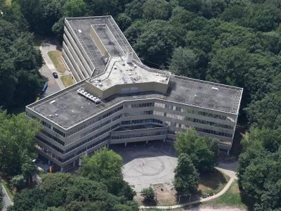 Die Luftaufnahme zeigt das Gebäude der Außenstelle des Bundesamt für Migration und Flüchtlinge (BAMF) in Bremen. BAMF Bremen