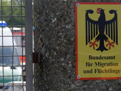 Betroffen von den Drohschreiben waren den Angaben nach auch Ankerzentren in Bayern. Drohschreiben